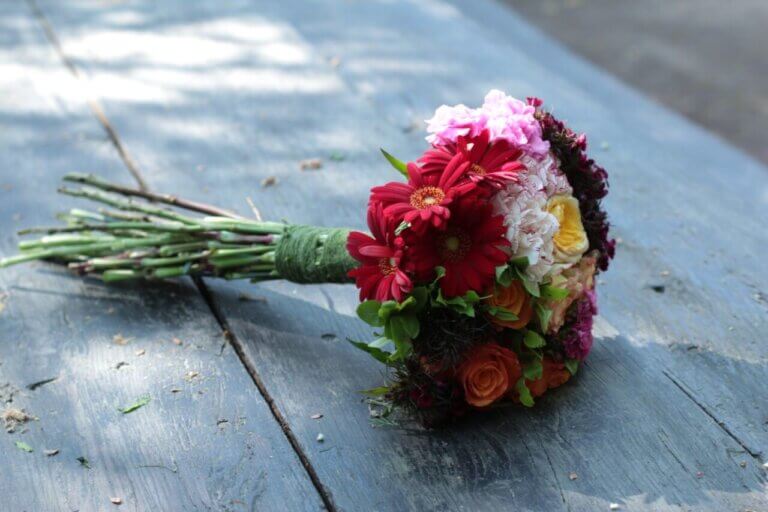 kolorowe kwiaty na ślub